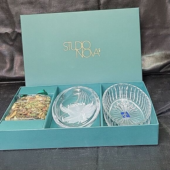 Iris Delight Studio Nova Oval Covered Box Glass Potpourri Gift Set.  7"Lx4"Wx1.5 - Picture 1 of 5